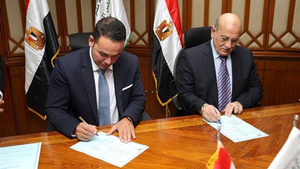 جانب من توقيع بروتوكول