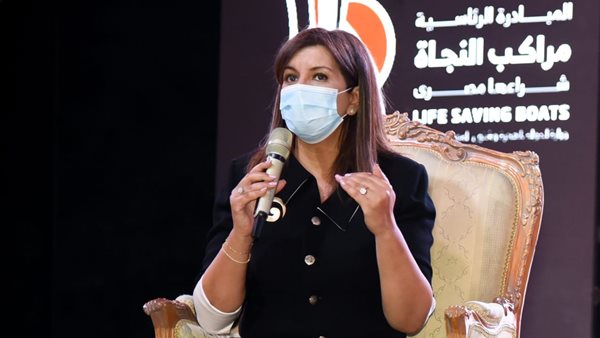 السفيرة نبيلة مكرم