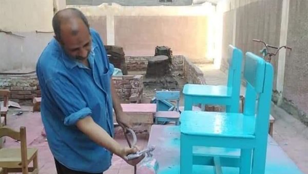 مدير المدرسة اثناء