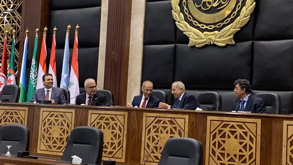 جانب من توقيع البروتوكول