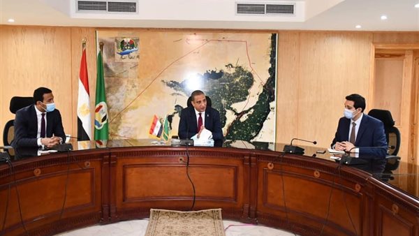 اثناء اجتماع محافظ