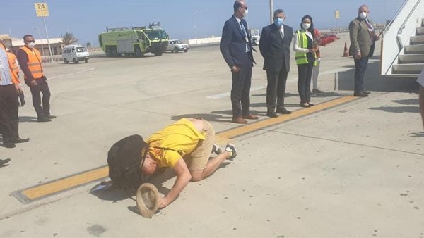 اثناء تقبيل السائح