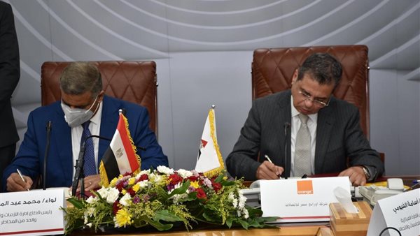 جانب من توقيع البروتوكول