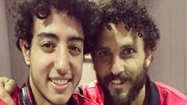 صورة تجمع بين حسام