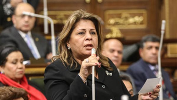 النائبة منى منير