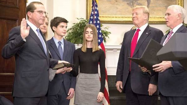 أليكس عازار 