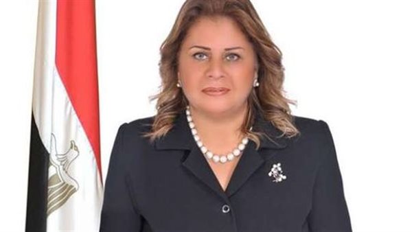 النائبة منى منير