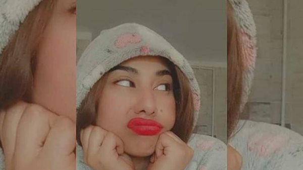 منة عبد العزيز 