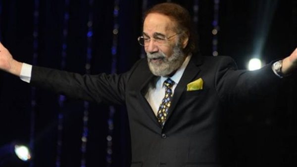 الفنان الراحل محمود