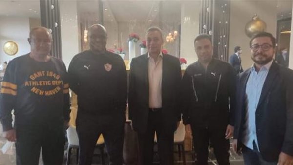 السفير المصري يزور