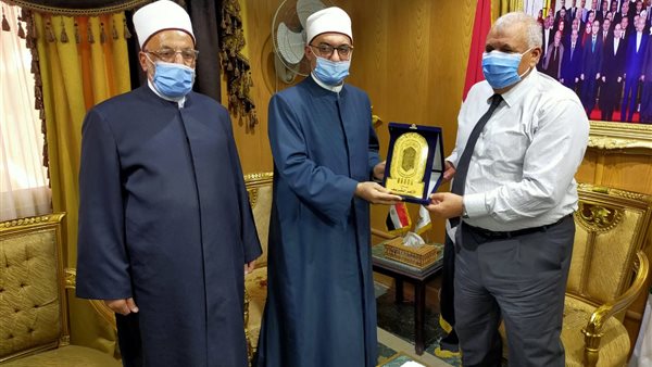 قافلة الأزهر مع محافظ