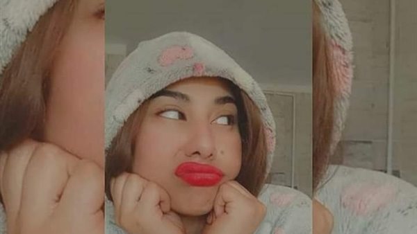 منة عبد العزيز 