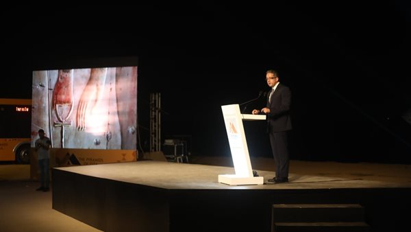 وزير السياحة والاثار