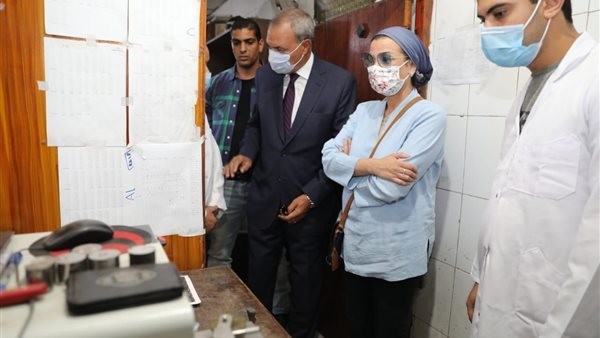 وزيرة البيئة ومحافظ