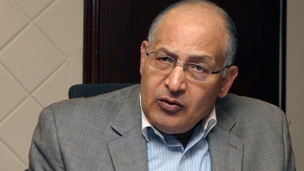 الدكتور عزت سعد 