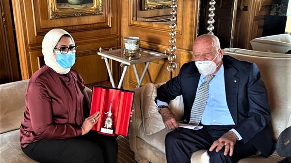 وزيرة الصحة والسكان