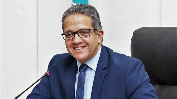 وزير السياحة والاثار