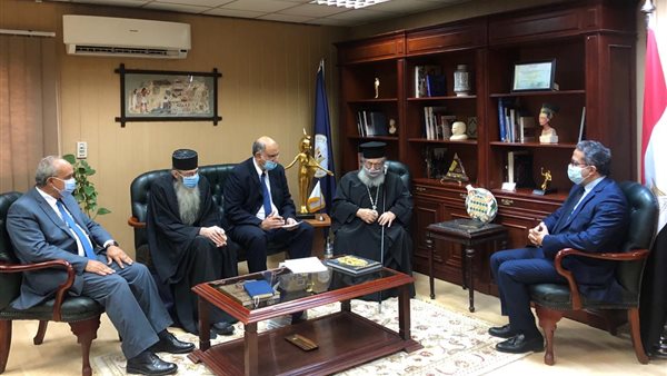 وزير السياحة والاثار