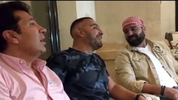 صورة تجمع لقاء الفنانين