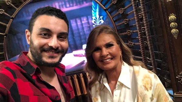 الفنانة يسرا مع الزميل