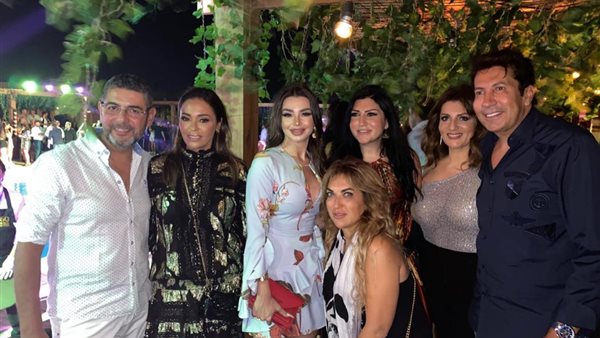 جوهرة وعدد من نجوم