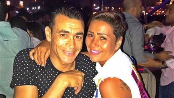 الحضرى وزوجته 