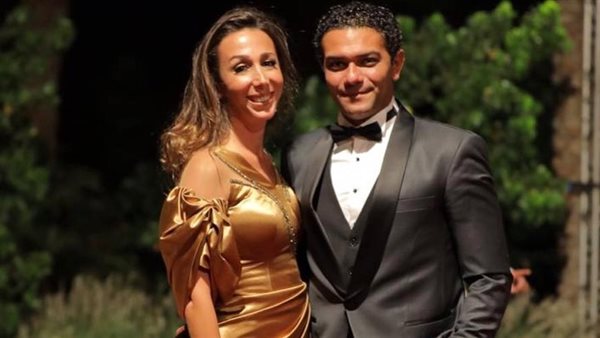 آسر ياسين وزوجته