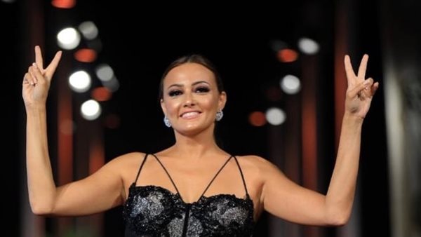 الفنانة بشرى