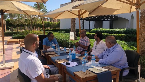 اجتماع وزير السياحة