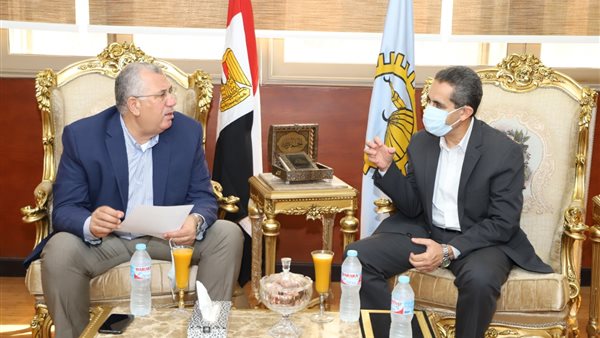 وزير الزراعة مع محافظ