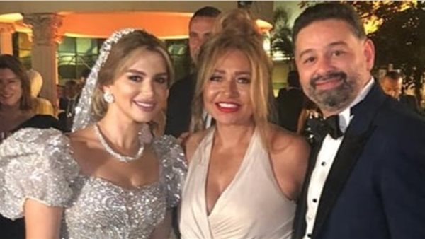 صورة تجمع بين إلهام