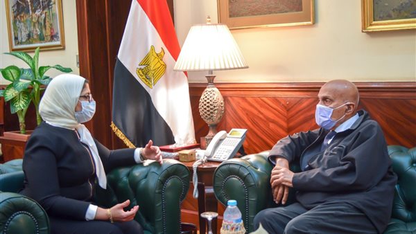 وزيرة الصحة والدكتور