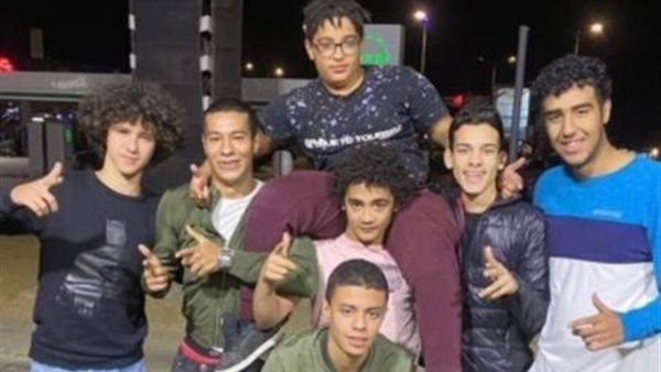 طفل المرور وأصدقائه