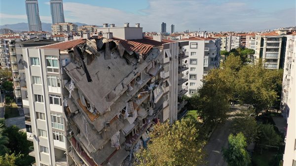 زلزال إزمير