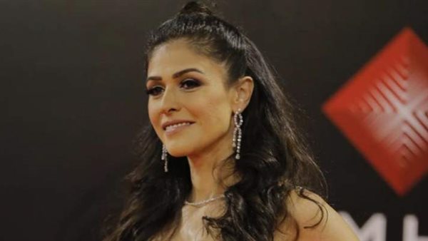 الفنانة بسمة 
