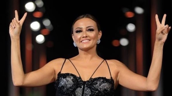 الفنانة بشري