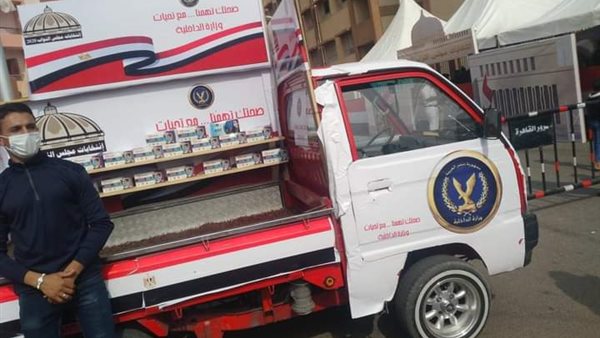 الداخلية توزع الكمامات