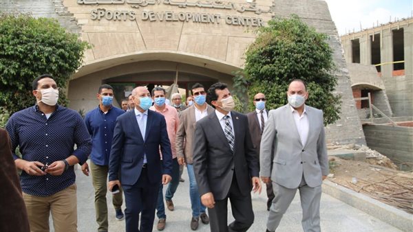 أشرف صبحي يتفقد الأعمال