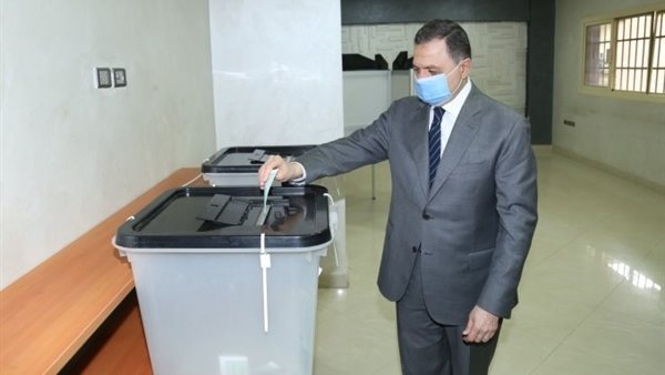 وزير الداخلية يدلى