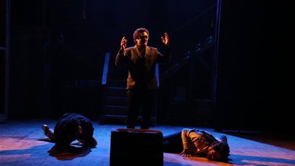 مشهد من العرض المسرحي