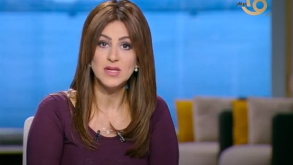 الاعلامية دينا عبد