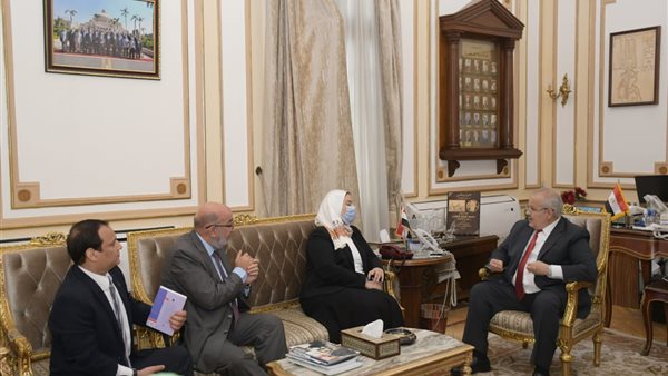 جانب من توقيع البروتوكول