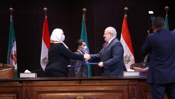 جانب من اهداء وزيرة