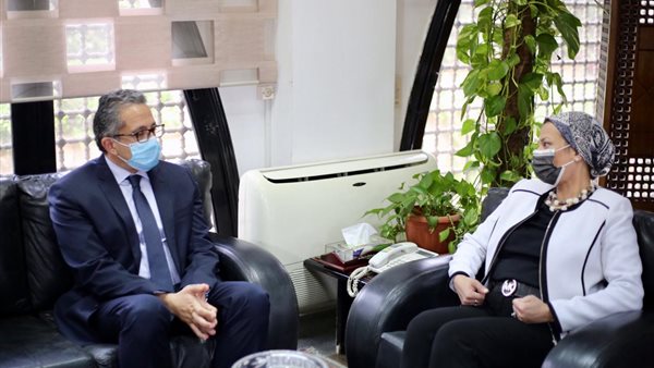 وزيرة البيئة ووزير