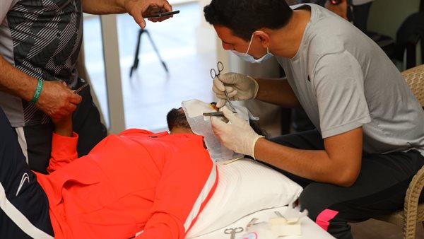 حجاج عويس يجري عملية