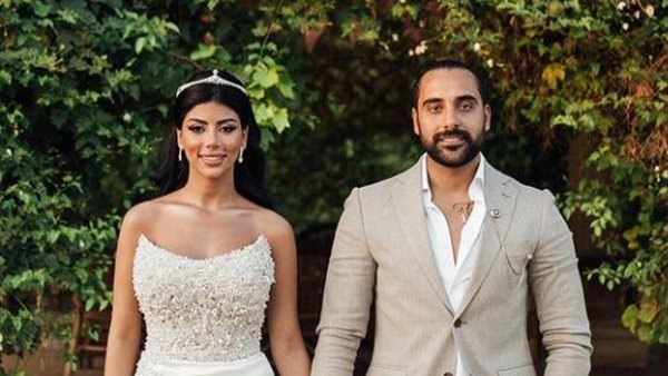 كارولين عزمي وخطيبها