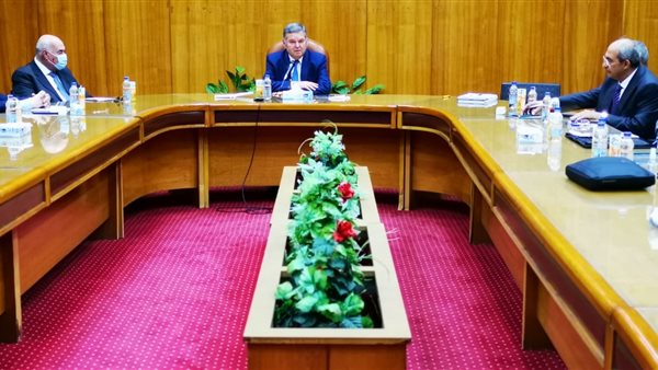 اجتماع وزير قطاع