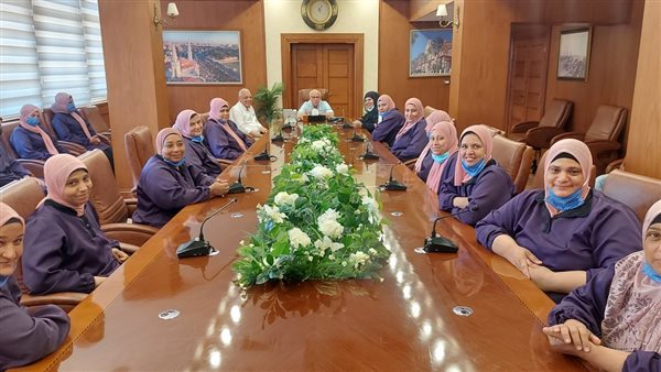 المحافظ والعاملات