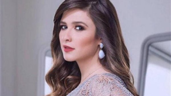 ياسمين عبد العزيز