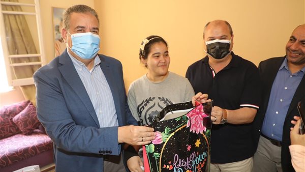 محافظ المنوفية خلال